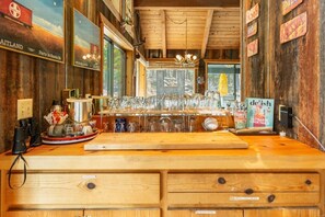 Dining - Fire Pit + AC + Bunks | Near Glaze Mdw | Sleeps 10 (Sisters)