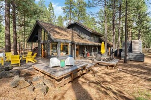 Outdoor dining - Fire Pit + AC + Bunks | Near Glaze Mdw | Sleeps 10 (Sisters)