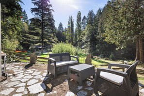 Terrace/patio - Tranquil Garden Apartment Next to The Grand Forest on Bainbridge Island (Bainbridge Island)