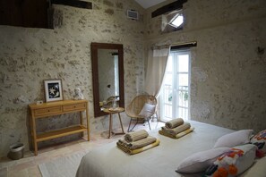 5 Schlafzimmer, Schreibtisch, Bügeleisen/Bügelbrett, Reisekinderbett