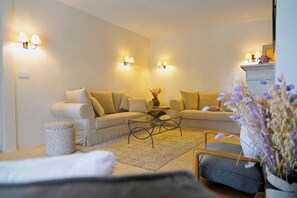 Smart-TV, Kamin, Tischtennisplatte, Stereoanlage