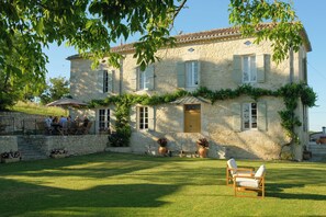 Exterior - Luxury Private Estate in Gascony | Heated Pool, Spa, Air Conditioning, Sleeps 14 (Saint-Mézard)
