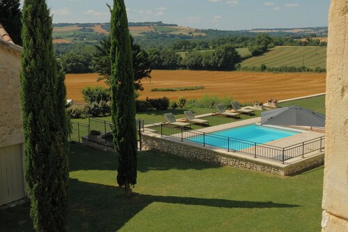 Luxury Private Estate in Gascony | Heated Pool, Spa, Air Conditioning, Sleeps 14