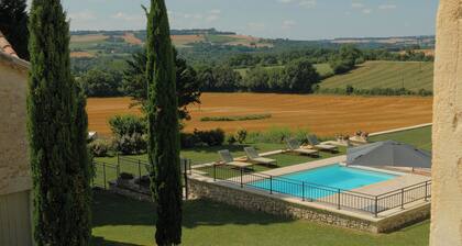 Luxury Private Estate in Gascony | Heated Pool, Spa, Air Conditioning, Sleeps 14