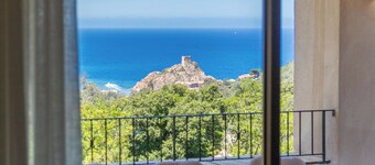 Offrez-vous une parenthèse inoubliable à la Villa Excelsior, nichée entre mer et montagne dans l’un des plus beaux sites classés au patrimoine mondial de l’UNESCO.