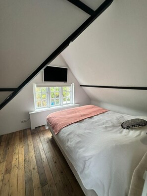 Room - Soothing 2-bedroom house in welcoming Bergen (Bergen (NH))