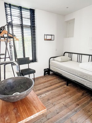 WiFi - Soothing 2-bedroom house in welcoming Bergen (Bergen (NH))