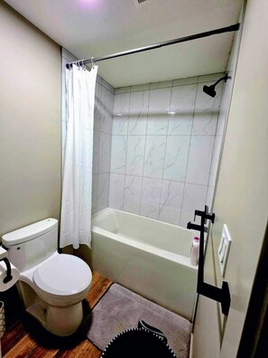 Bathroom - Luxury Executive Home in Windermere | Sleeps Comfortably (Edmonton)