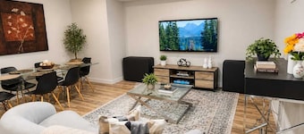 Luxury Executive Home in Windermere | Sleeps Comfortably