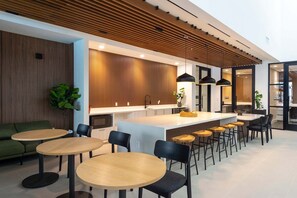 Dining - Modern Luxury 2-bedroom apartment with AC in Lovely Houston. Pool, Gym & Parking (Houston)