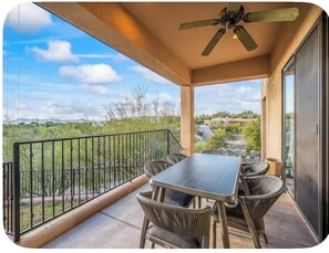 Outdoor dining - Desert Escape in the Foothills!
Family friendly with pool and views (Tucson)