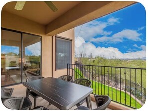 Outdoor dining - Desert Escape in the Foothills!
Family friendly with pool and views (Tucson)