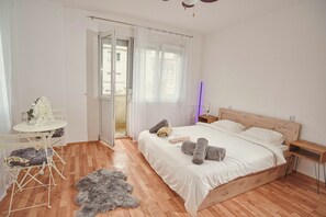 3 bedrooms, WiFi, bed sheets - Gorgeous 3-bedroom apartment with 5-Balconies in the Center of Skopje (Skopje)