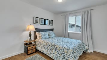Iron/ironing board, free WiFi, bed sheets