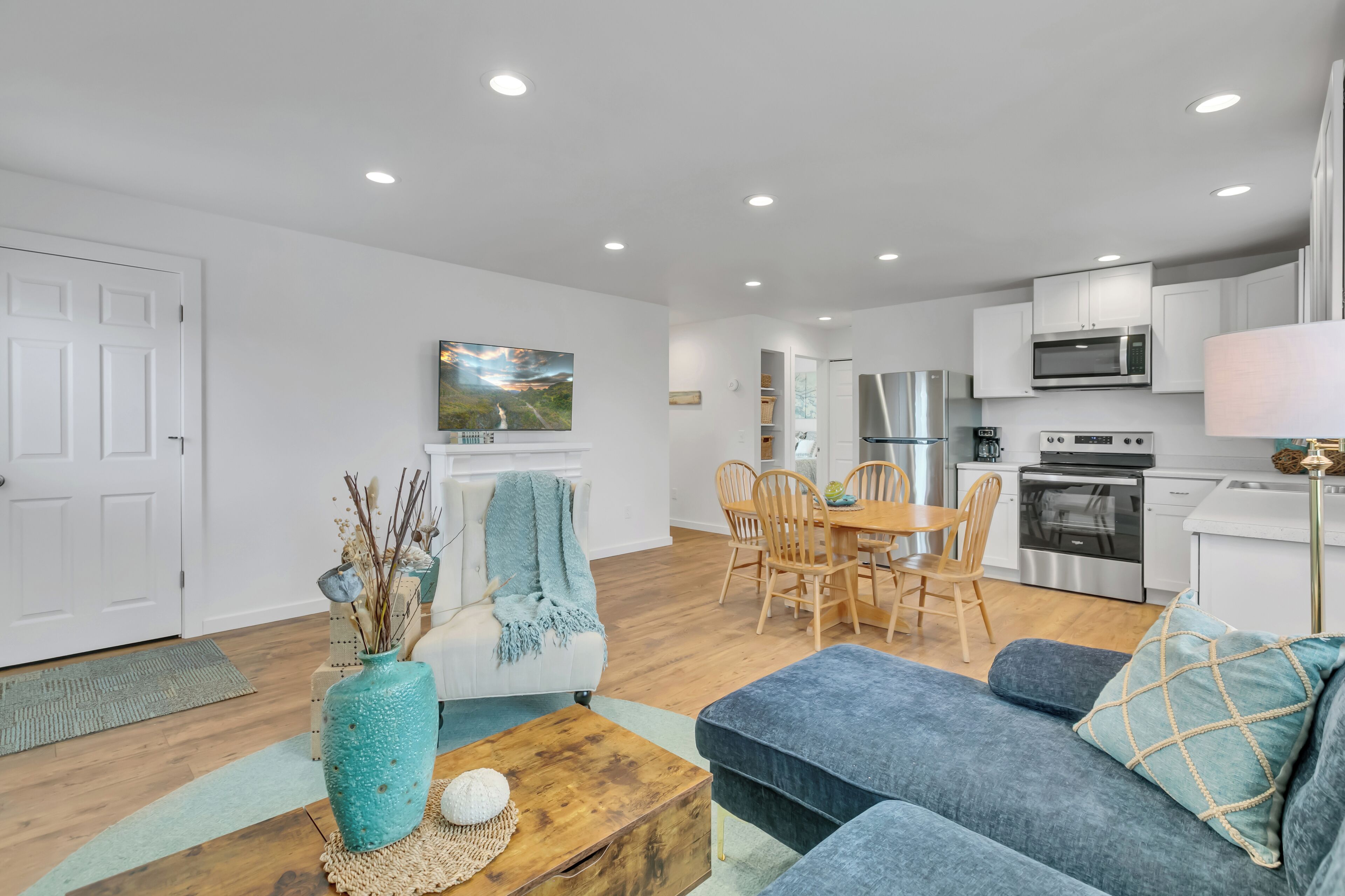 Smart TV, fireplace