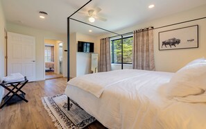 6 bedrooms, desk, iron/ironing board, free WiFi