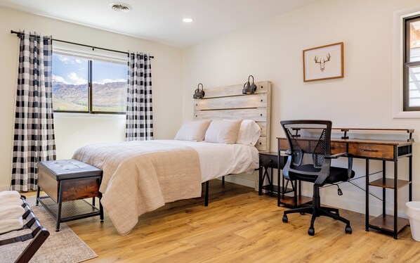 6 bedrooms, desk, iron/ironing board, free WiFi