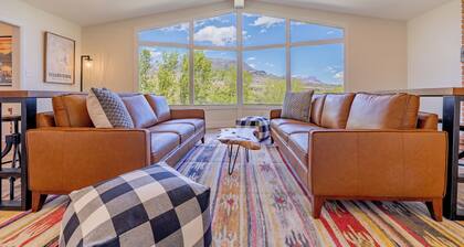 14 Guests, 6BR, 9 beds, 3 bath. Riverfront in Cody, WY—Yellowstone East Gateway!