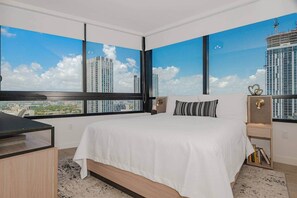 1 bedroom, in-room safe, iron/ironing board, WiFi - Altitude 31 | Lux 1BR Suite | Walk to Concerts (Miami)