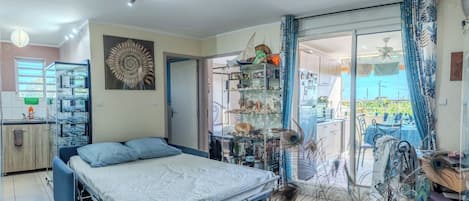 Iron/ironing board, WiFi, bed sheets
