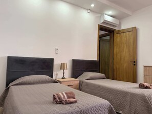 Ferros/tábuas de passar roupa, Wi-Fi, roupa de cama