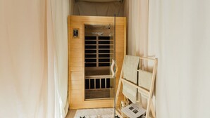 A narrow hallway with a wooden door, a small wooden bench with towels, and a sign on the door. - Waterfront Retreat | Pool, Game Room, Cinema & Spa (Hollywood)