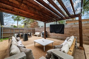 Outdoor dining - Cozy Walk to AT&T Stadium! Game Day Retreat!Family Friendl (Arlington)