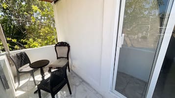 Classic-Dreibettzimmer | Terrasse/Patio
