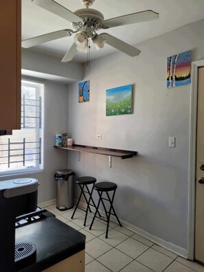 Interior - Delightful 2-bedroom building with AC in vibrant Chicago (Chicago)