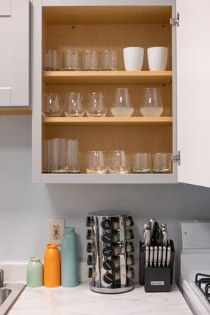 Fridge, microwave, oven, stovetop - World Cup Welcome! Modern Loft Near Metlife+ NYC! Theater+Coffee Bar! (Hoboken)