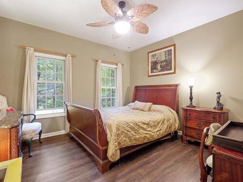MEMORIAL WEEK AVAIL  SPACIOUS LAKE House BLUE RIDGE CONNESTEE FALLS NC       

.