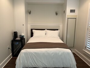 Room - Downtown Southern Pines - The Jefferson Inn - Petite Queen Room (Southern Pines)