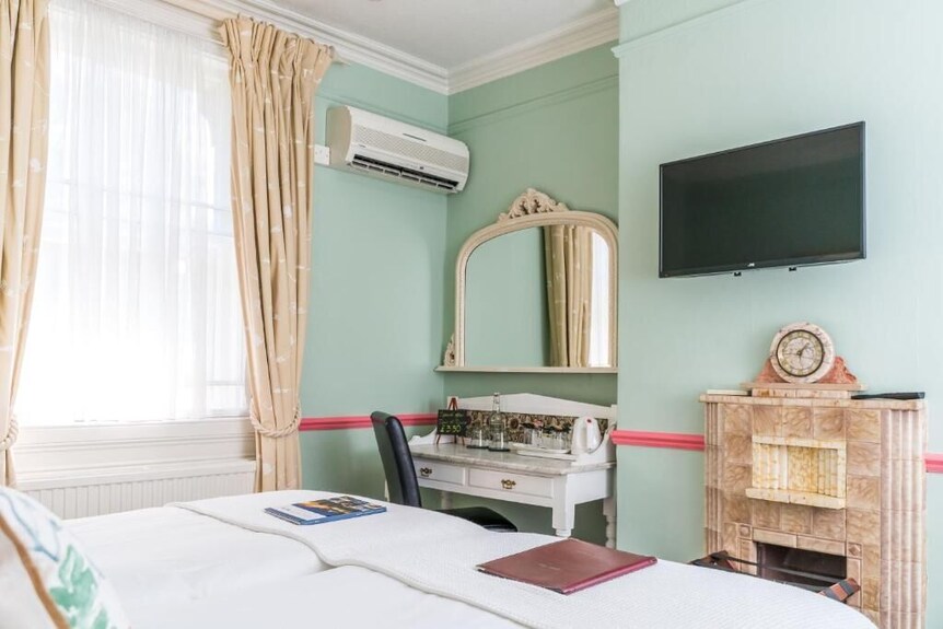 Unique Four Poster Bed In Bath - Bradford-on-Avon