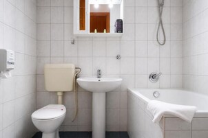 Standard Room, City View | Bathroom