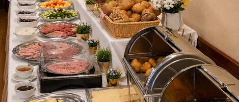 Free daily buffet breakfast