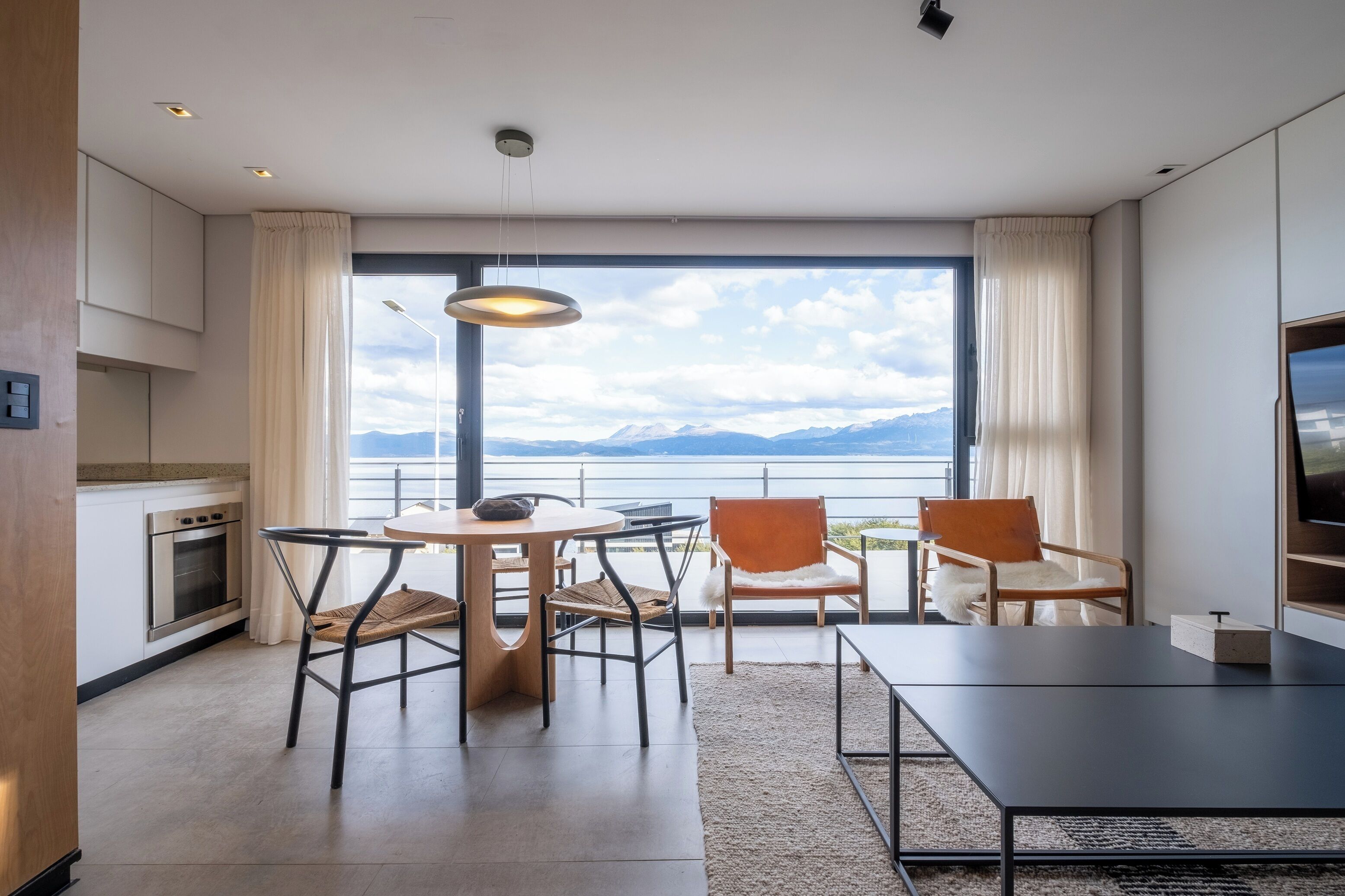 Apartamento, 2 habitaciones, vistas al mar | Ropa de cama de alta calidad y espacio para trabajar con un portátil