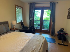 3 habitaciones, tabla de planchar con plancha, wifi y ropa de cama 
