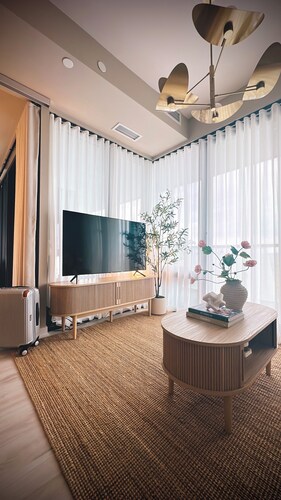 Serene Urban Oasis -RARE *BRAND NEW* Toronto Ravine Sky Lounge📍Central Location