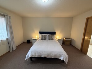 Desk, iron/ironing board, free WiFi, bed sheets