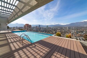 Pool - Apt in Las Condes with Pool and Private Balcony (Las Condes)