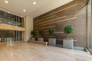 Lobby - Apt in Las Condes with Pool and Private Balcony (Las Condes)