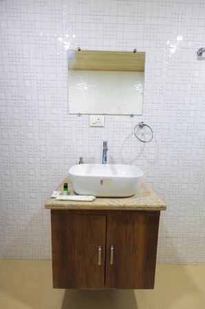 Shower, hair dryer, towels, soap - Serene Villa by iLiF Hotels (Alibag)