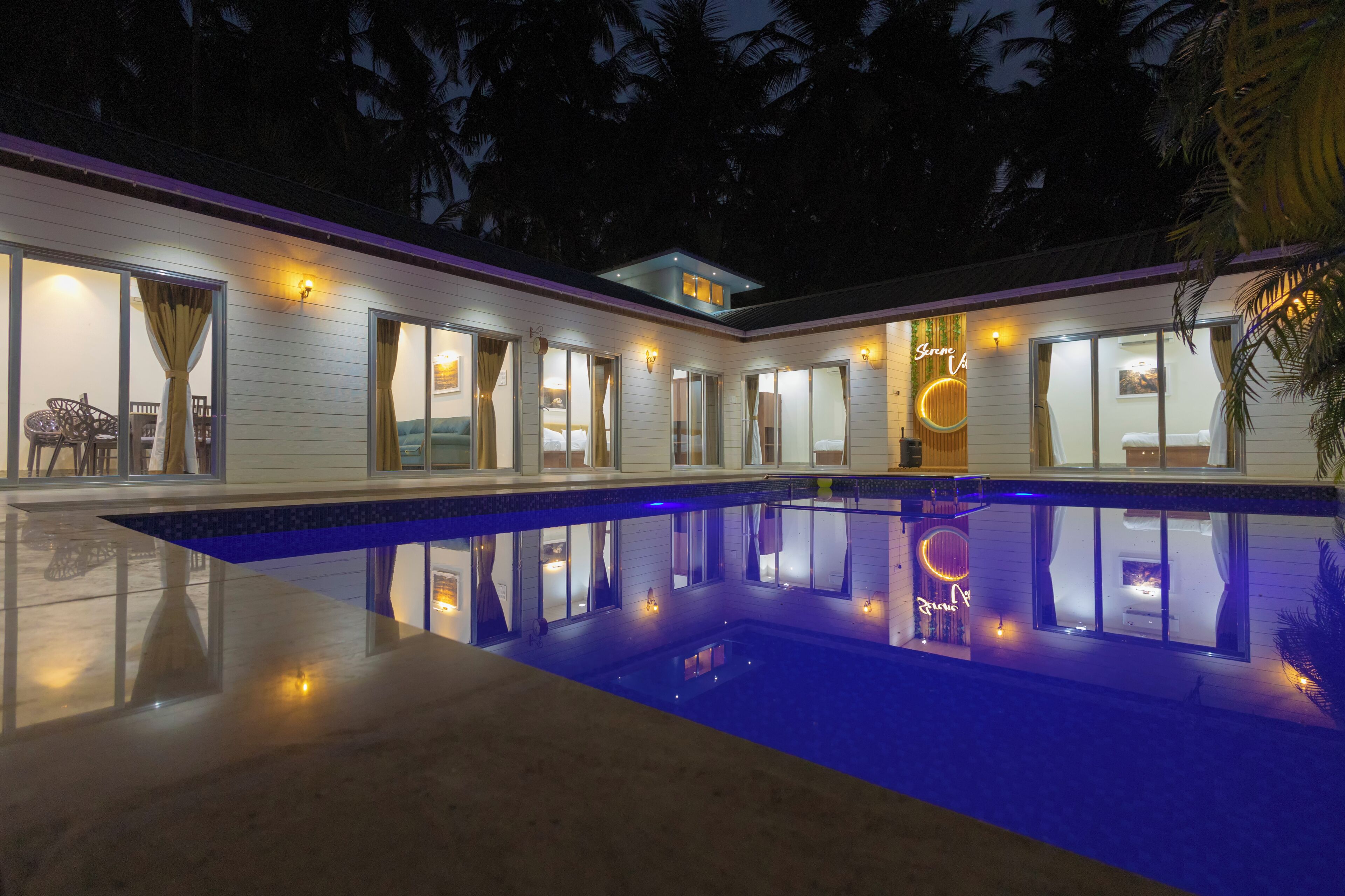 Villa familiar, balcón, vistas a la piscina | Piscina | Una piscina al aire libre