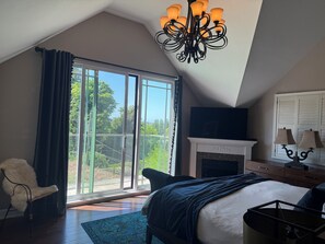 Iron/ironing board, WiFi, bed sheets - FIFA! RESORT STYLE LIVING Pool, hot tub, gym, cold plunge, sauna  4 Bed sleeps 8 (Vancouver)