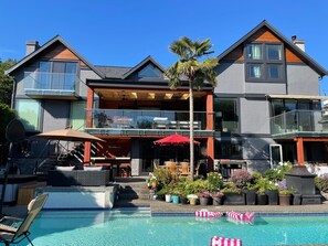 Pool - FIFA! RESORT STYLE LIVING Pool, hot tub, gym, cold plunge, sauna  4 Bed sleeps 8 (Vancouver)