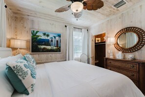 Desk, iron/ironing board, travel cot, WiFi - Key West Cottage with Heated Pool (West Palm Beach)