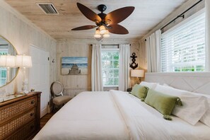 Desk, iron/ironing board, travel cot, WiFi - Key West Cottage with Heated Pool (West Palm Beach)