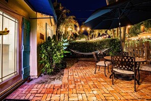 Outdoor dining - Key West Cottage with Heated Pool (West Palm Beach)