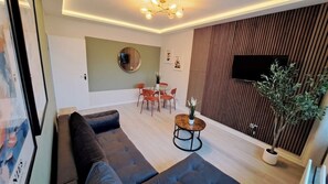 Living area - Lovely and Stylish Apartment: 3 bedroom&1 Living Room (London)