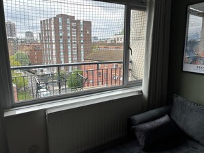 Interior - Lovely and Stylish Apartment: 3 bedroom&1 Living Room (London)
